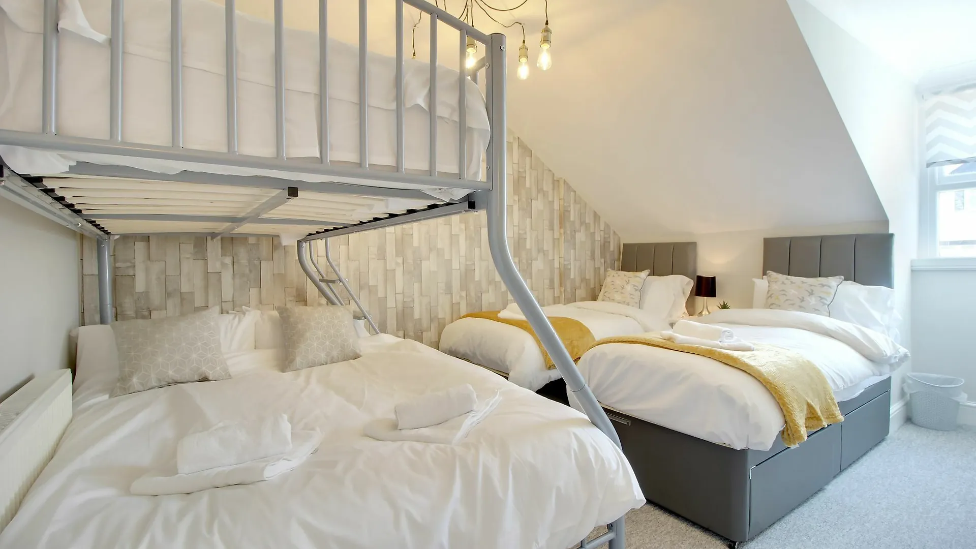 Urban Chic - Loft Style Central Apt 2 To 6 Guest Brighton 0*,  United Kingdom